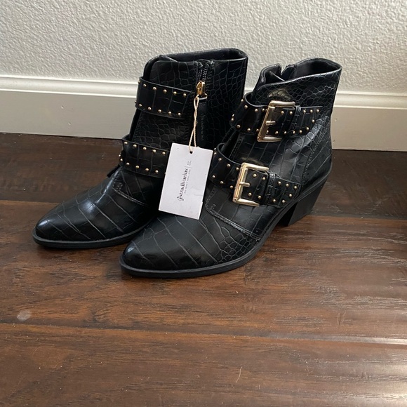 NEW Stradivarius Black and Gold Booties - Picture 2 of 4